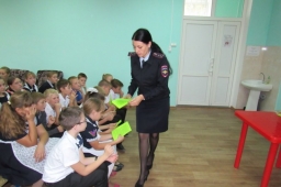 Полицейские Белоглинского района провели профилактическую встречу со школьниками.
